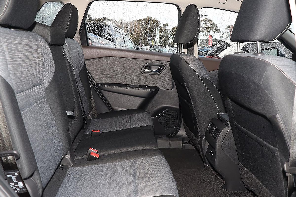 2025 Nissan X-TRAIL ST T33
