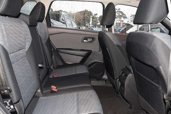 2025 Nissan X-TRAIL ST T33