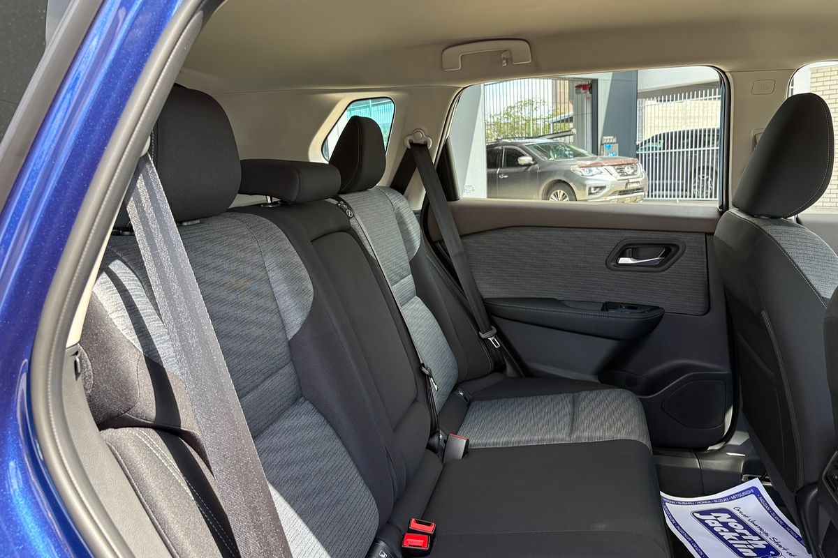 2025 Nissan X-TRAIL ST T33