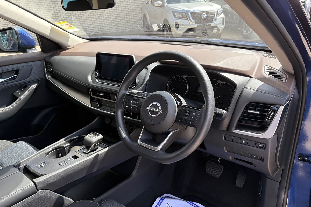 2025 Nissan X-TRAIL ST T33