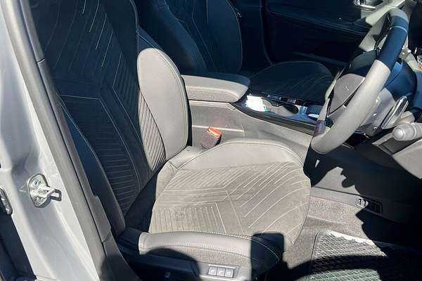 2025 Peugeot 2008 GT Hybrid P24 MY25