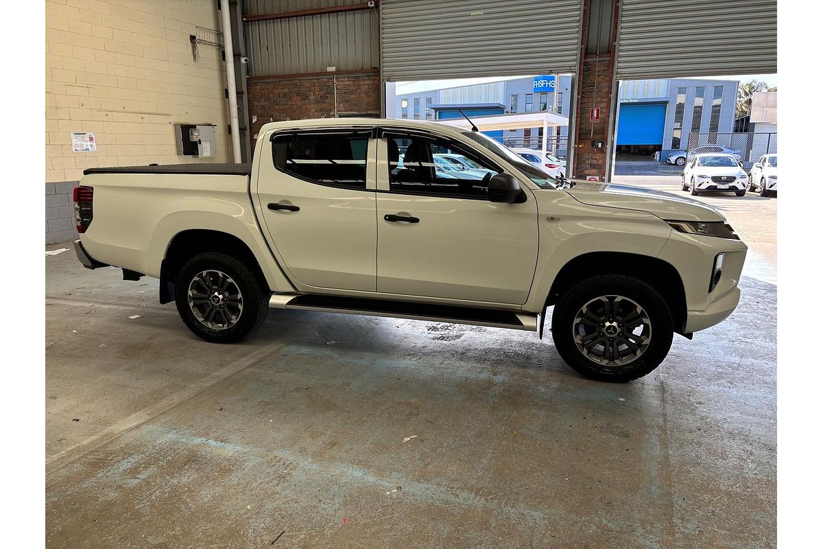 2019 Mitsubishi Triton GLX MR 4X4