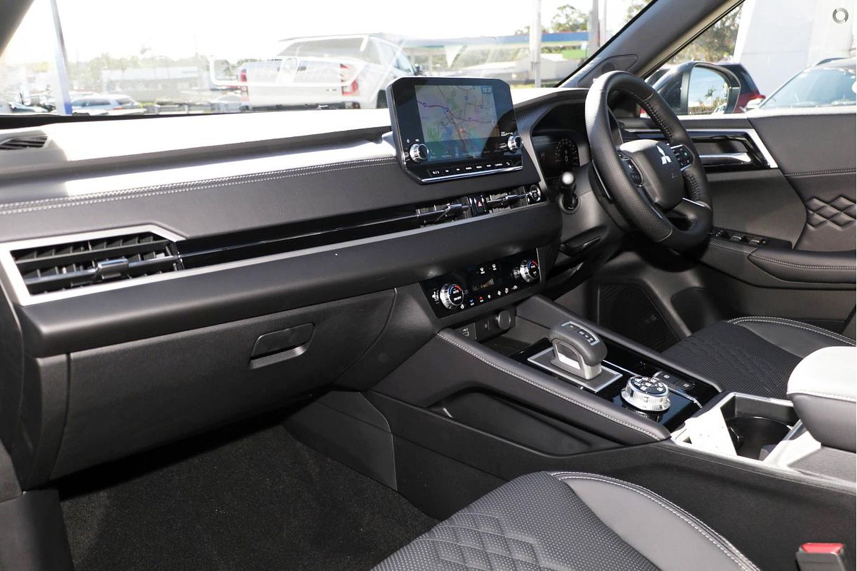 2025 Mitsubishi Outlander PHEV GSR ZM