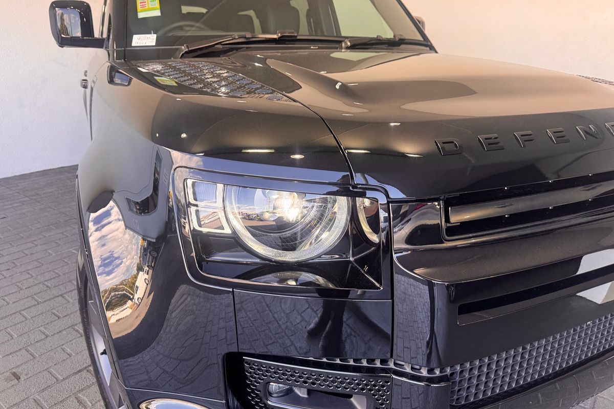 2025 Land Rover Defender 130 D350 X-Dynamic SE L663