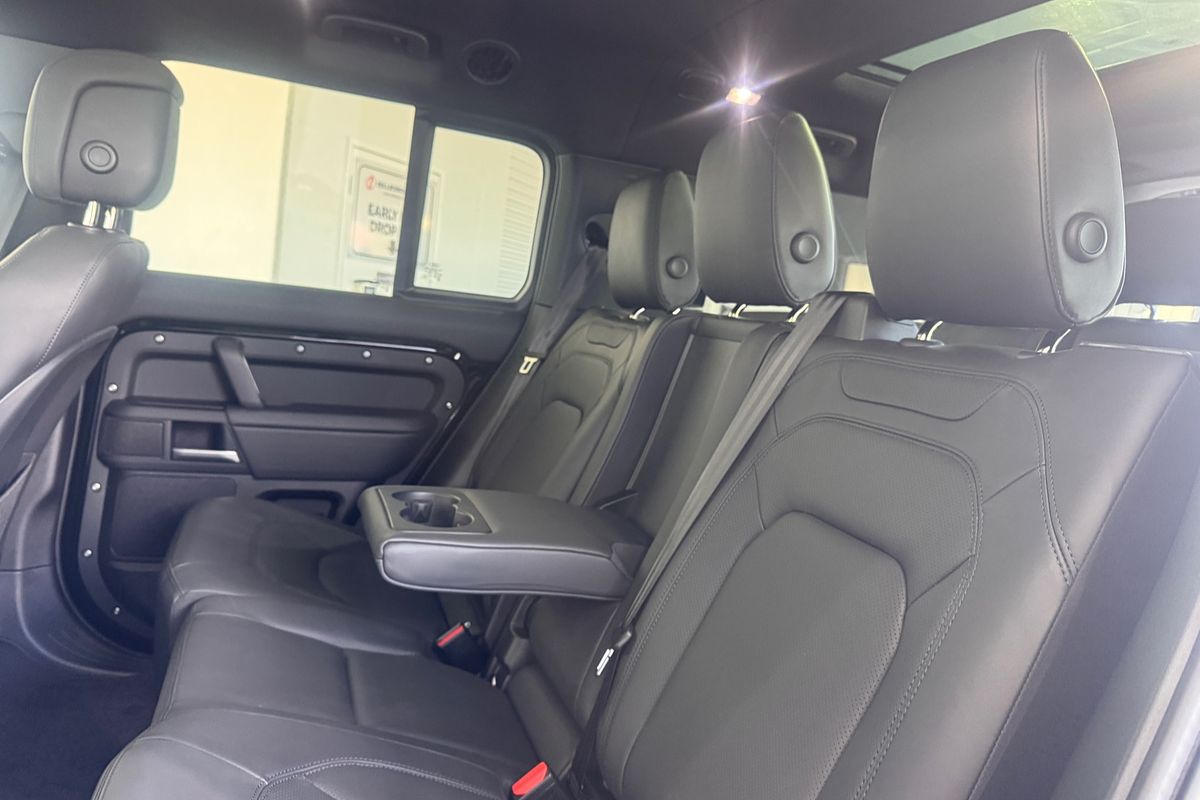 2025 Land Rover Defender 130 D350 X-Dynamic SE L663