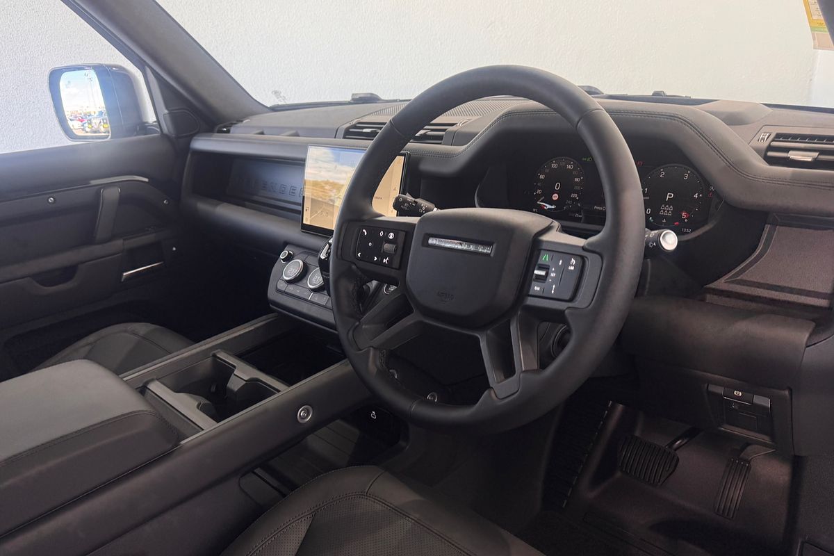 2025 Land Rover Defender 130 D350 X-Dynamic SE L663