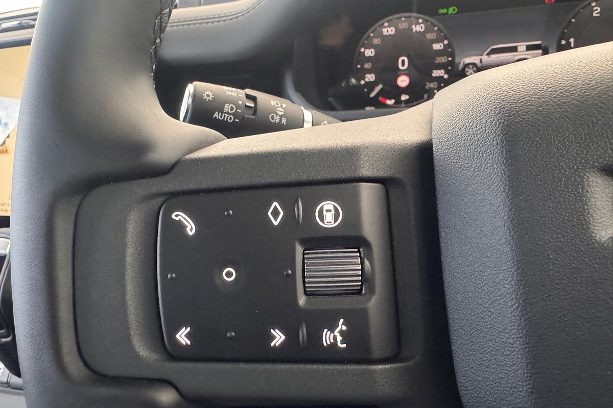 2025 Land Rover Defender 130 D350 X-Dynamic SE L663