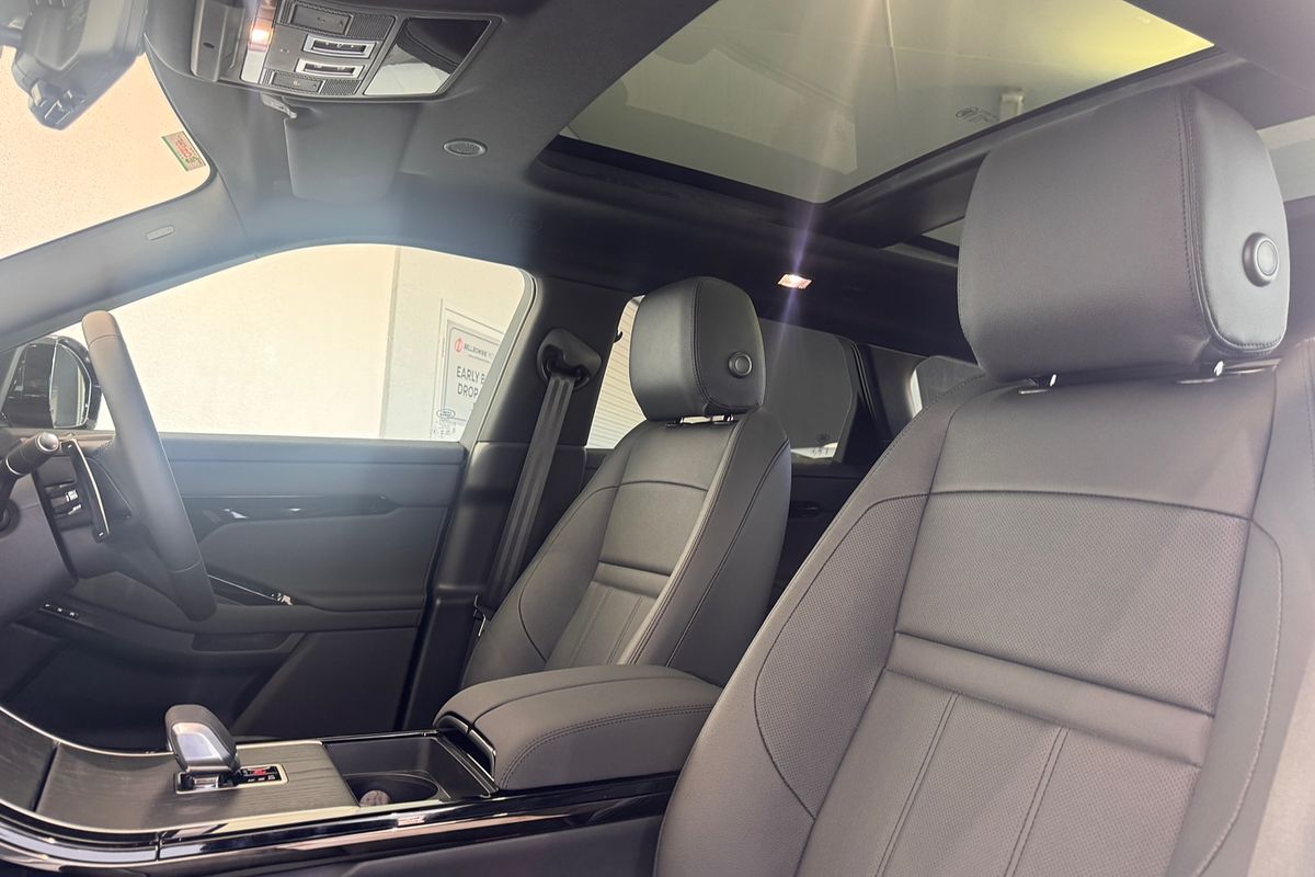 2025 Land Rover Range Rover Evoque P250 Dynamic SE L551