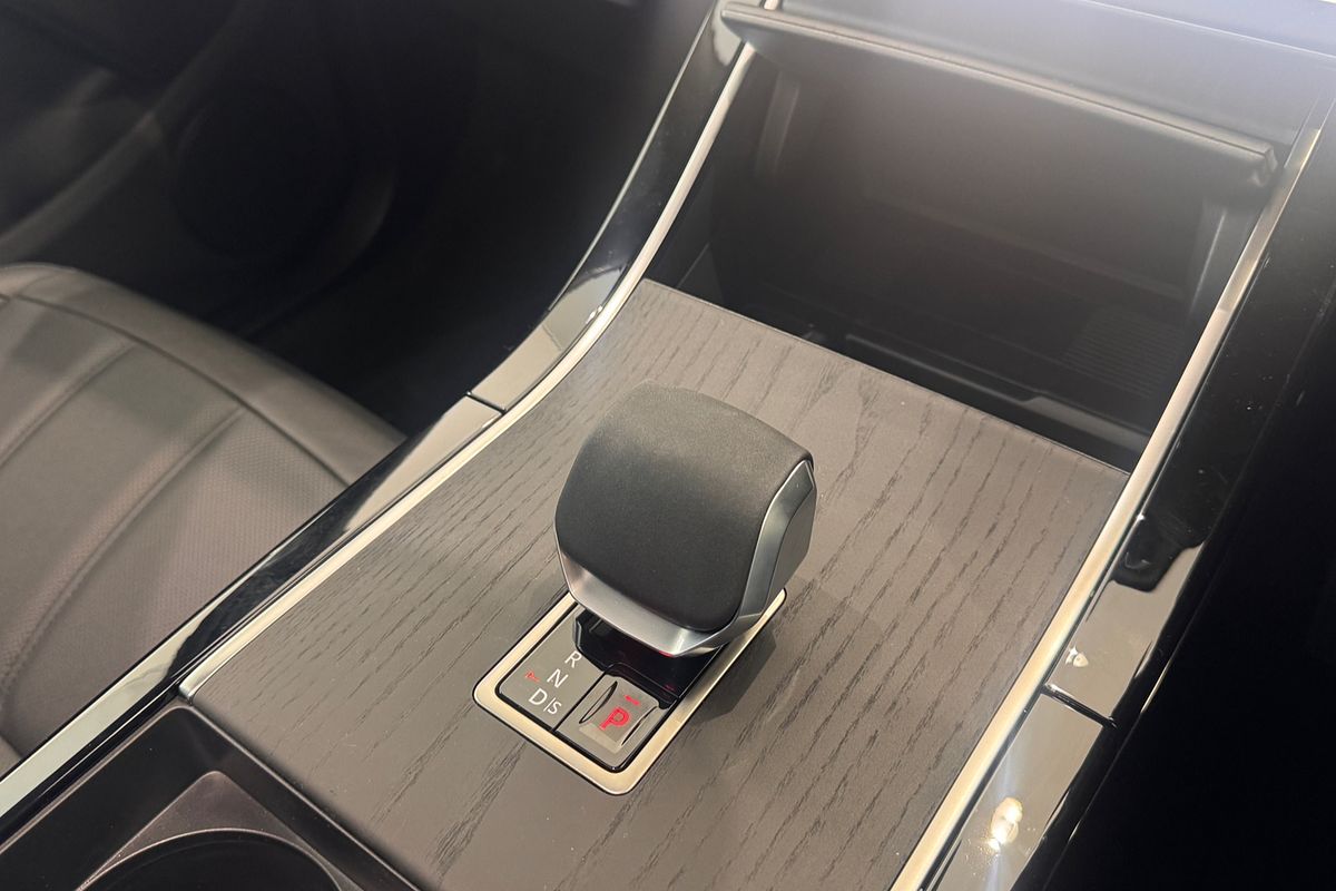 2025 Land Rover Range Rover Evoque P250 Dynamic SE L551
