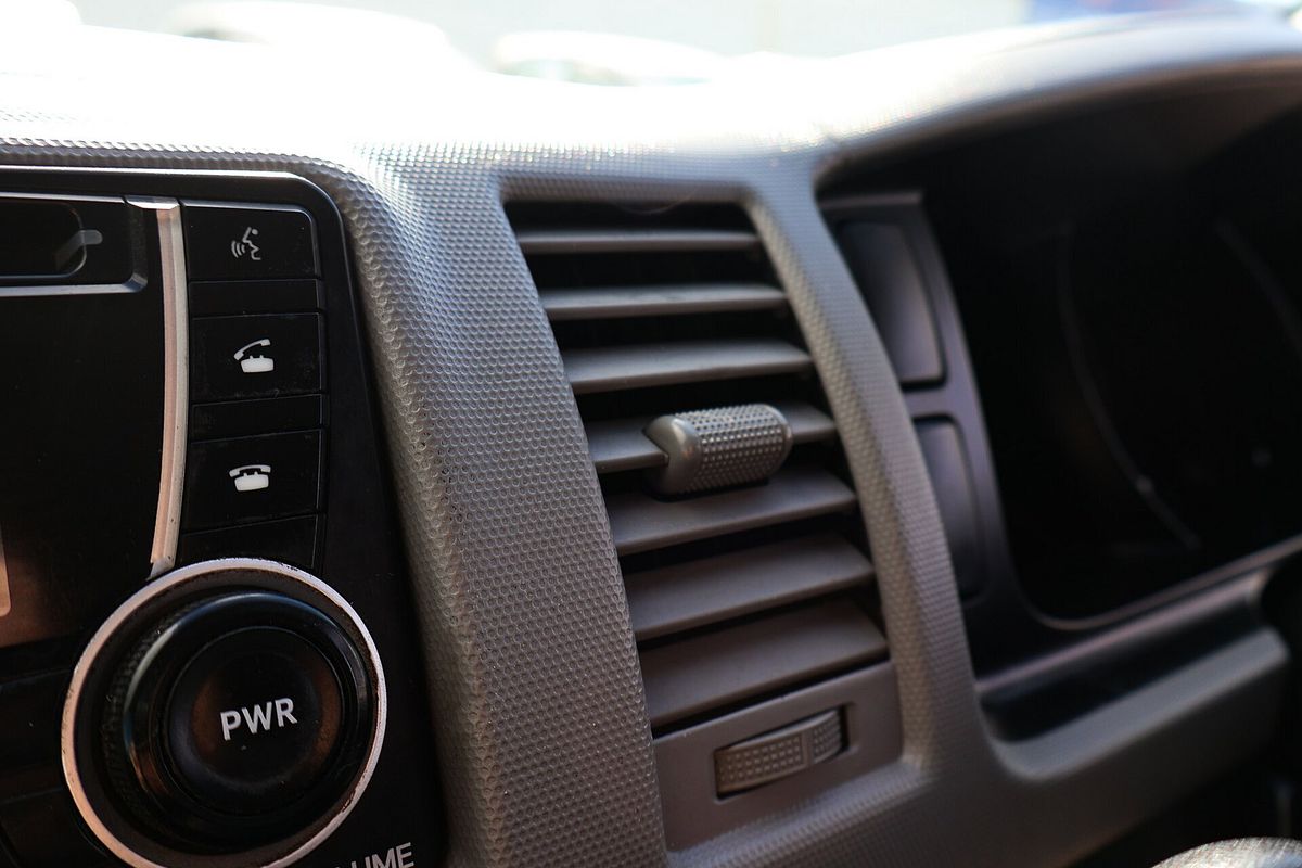 2013 Toyota Hiace TRH201R LWB
