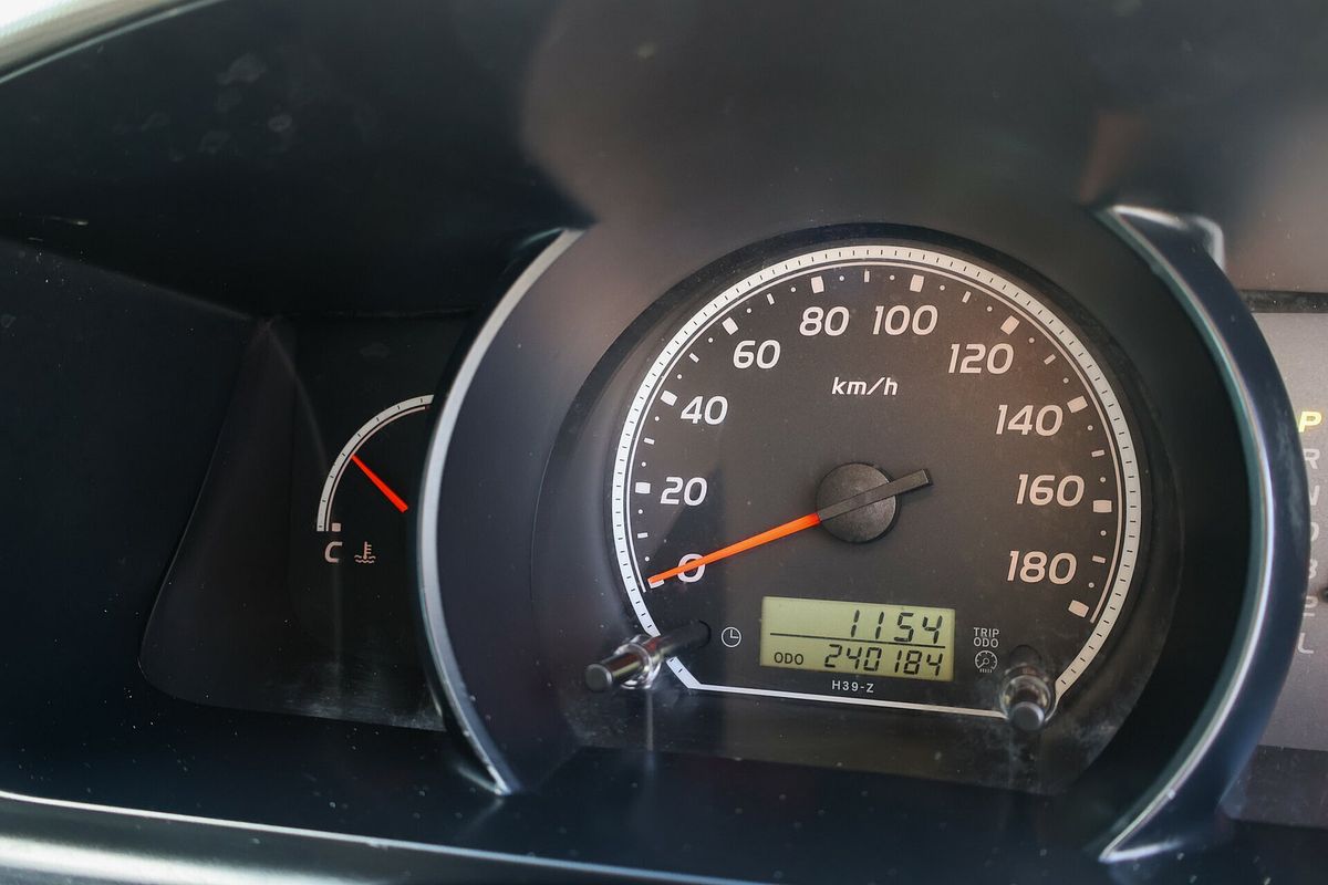 2013 Toyota Hiace TRH201R LWB
