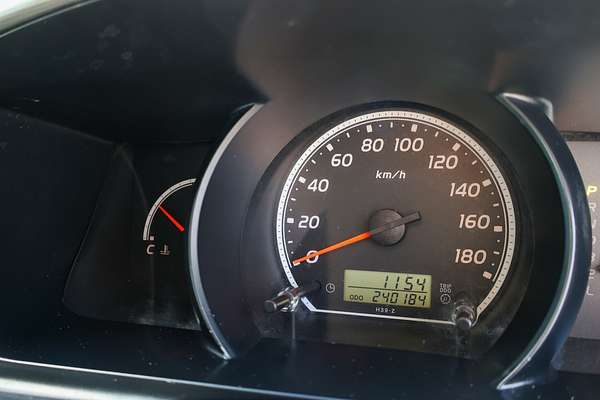 2013 Toyota Hiace TRH201R LWB
