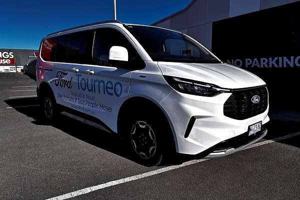2025 Ford Tourneo Active AV SWB
