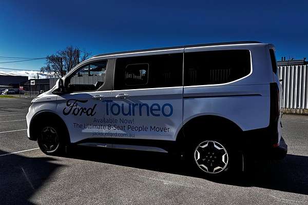 2025 Ford Tourneo Active AV SWB