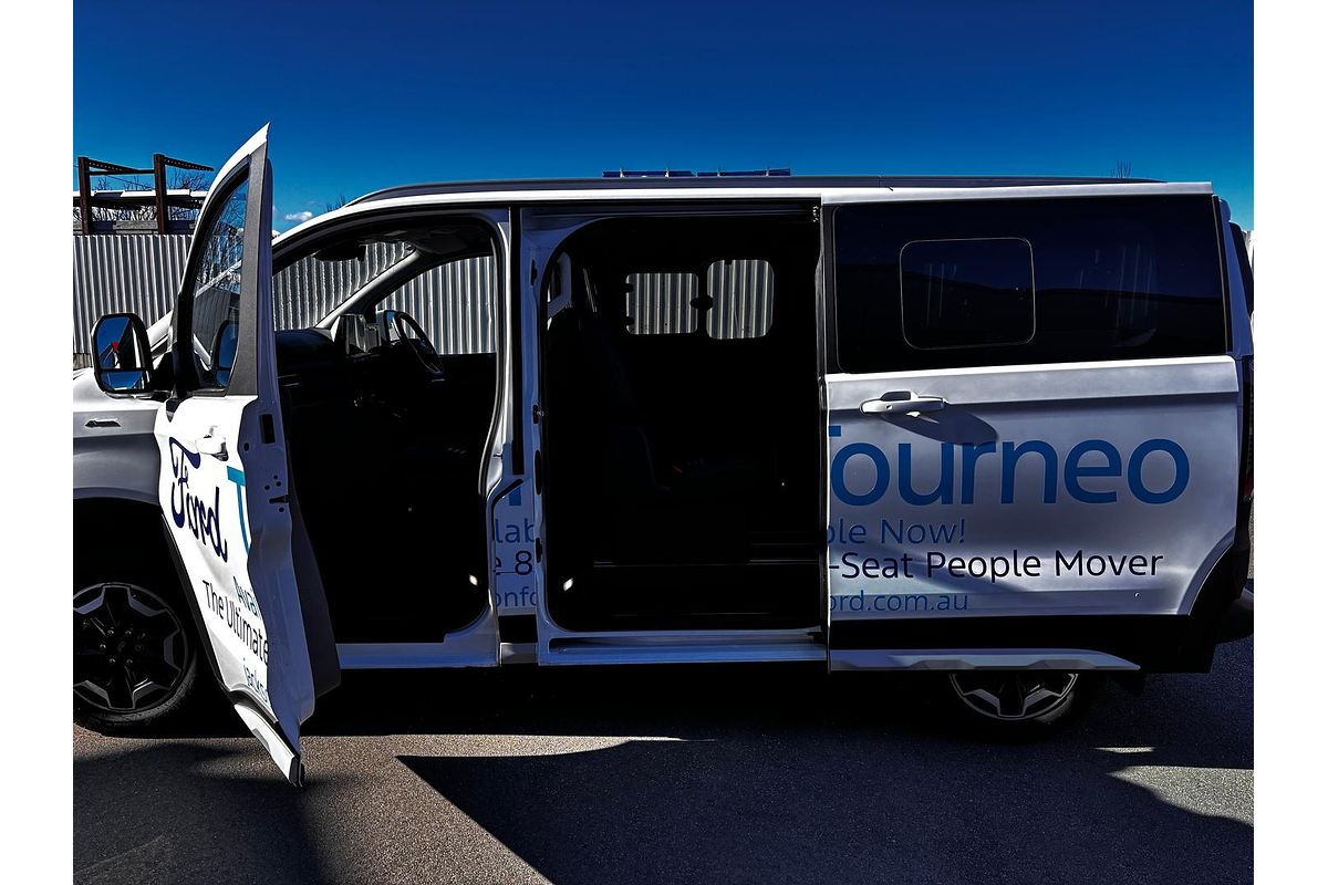 2025 Ford Tourneo Active AV SWB