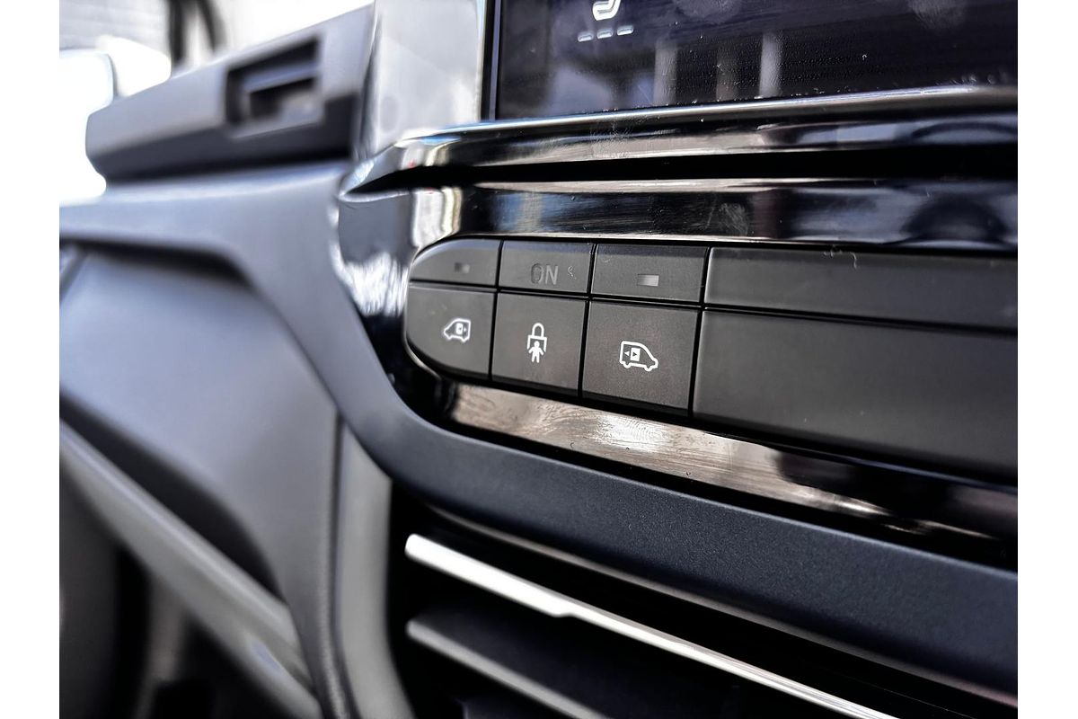 2025 Ford Tourneo Active AV SWB