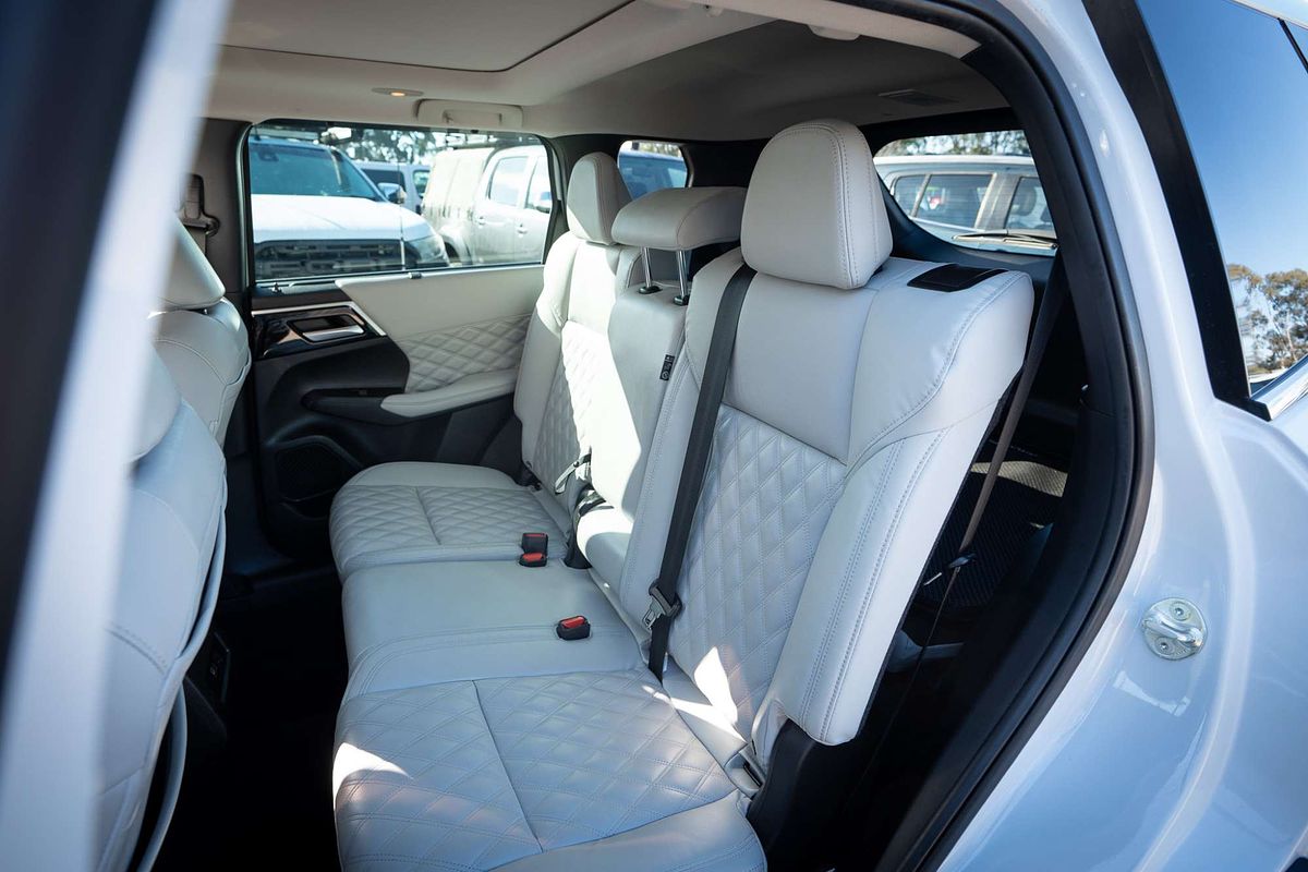 2022 Mitsubishi Outlander Exceed ZM