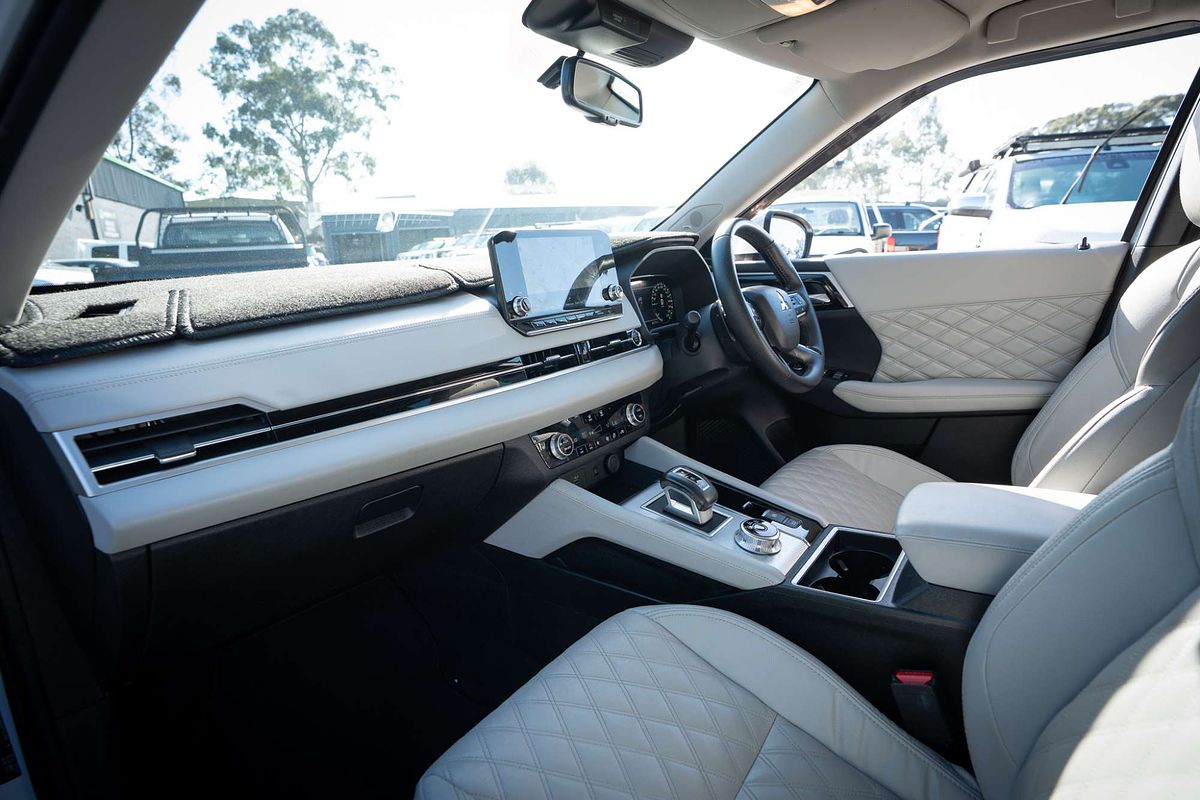 2022 Mitsubishi Outlander Exceed ZM