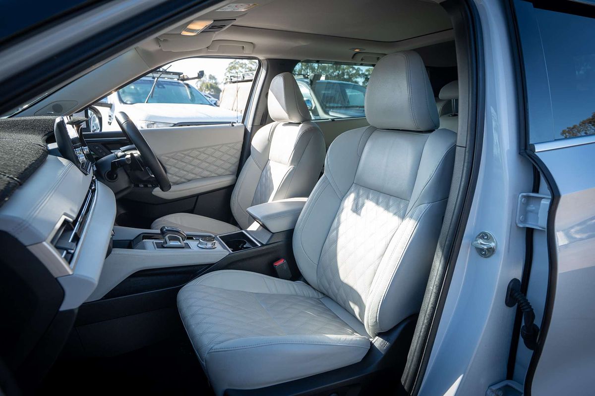 2022 Mitsubishi Outlander Exceed ZM