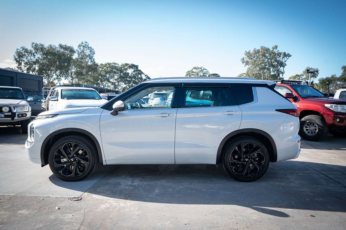 2022 Mitsubishi Outlander Exceed ZM