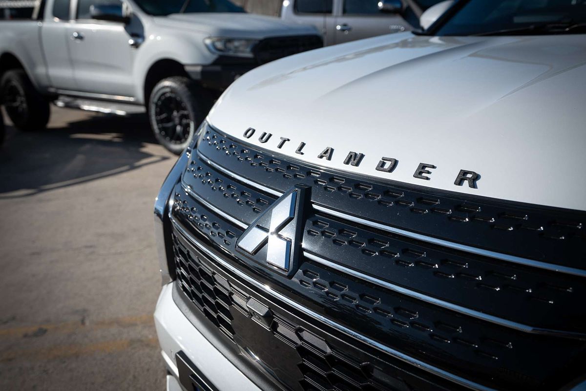 2022 Mitsubishi Outlander Exceed ZM
