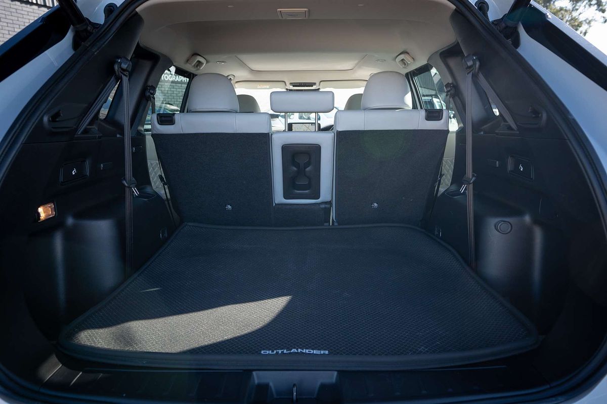2022 Mitsubishi Outlander Exceed ZM