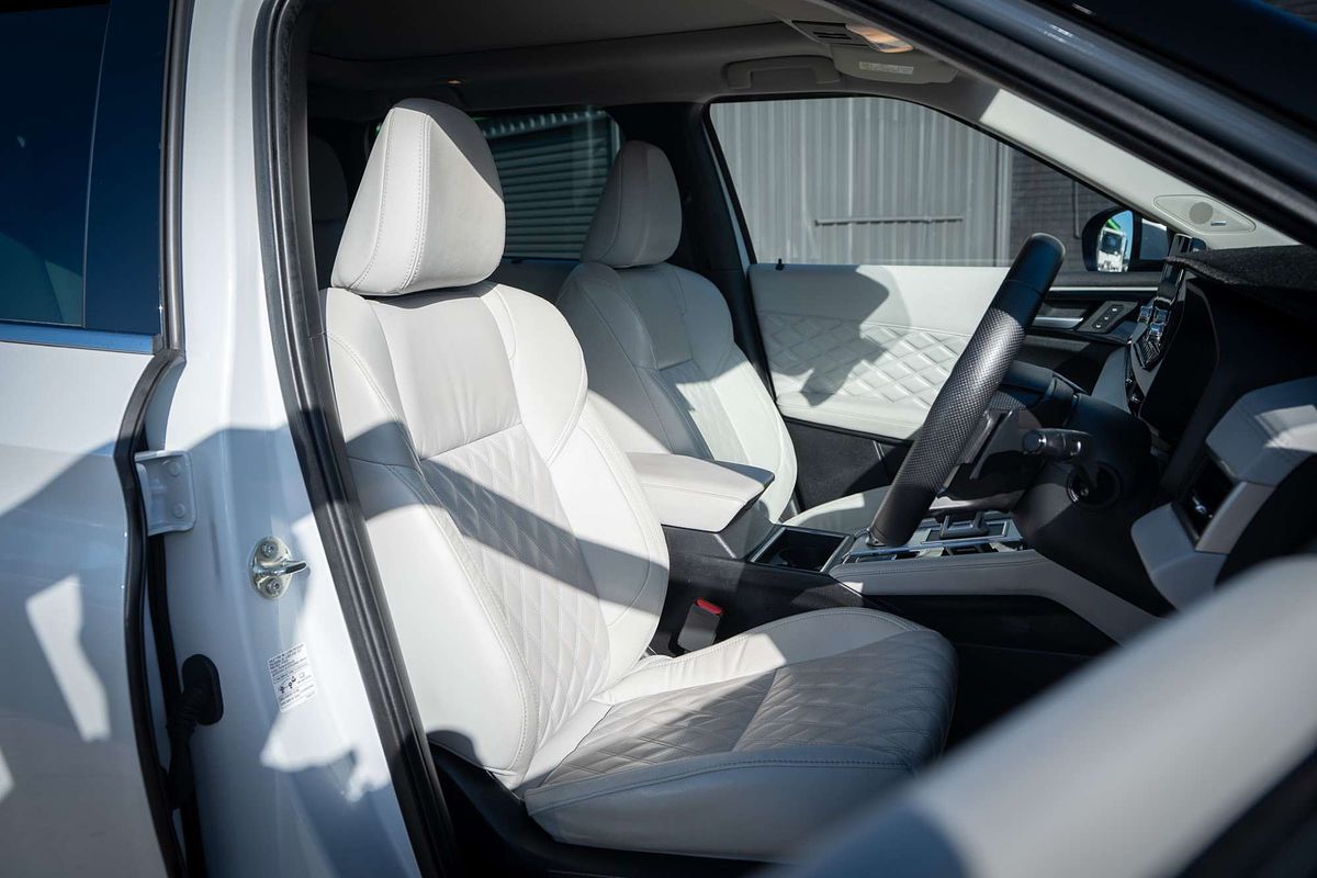 2022 Mitsubishi Outlander Exceed ZM