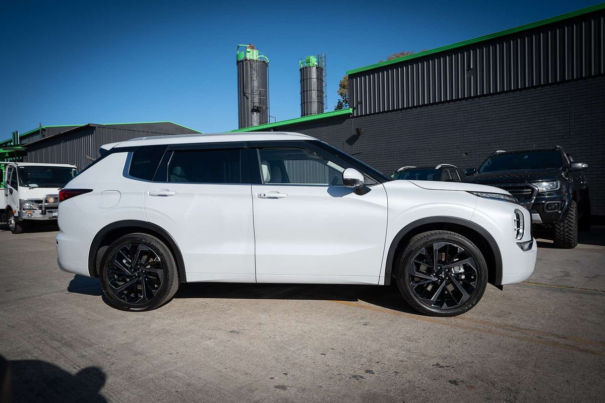 2022 Mitsubishi Outlander Exceed ZM