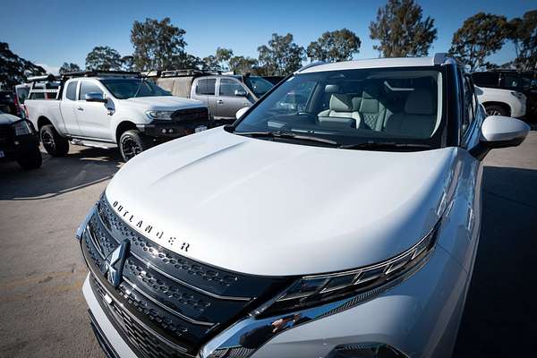 2022 Mitsubishi Outlander Exceed ZM