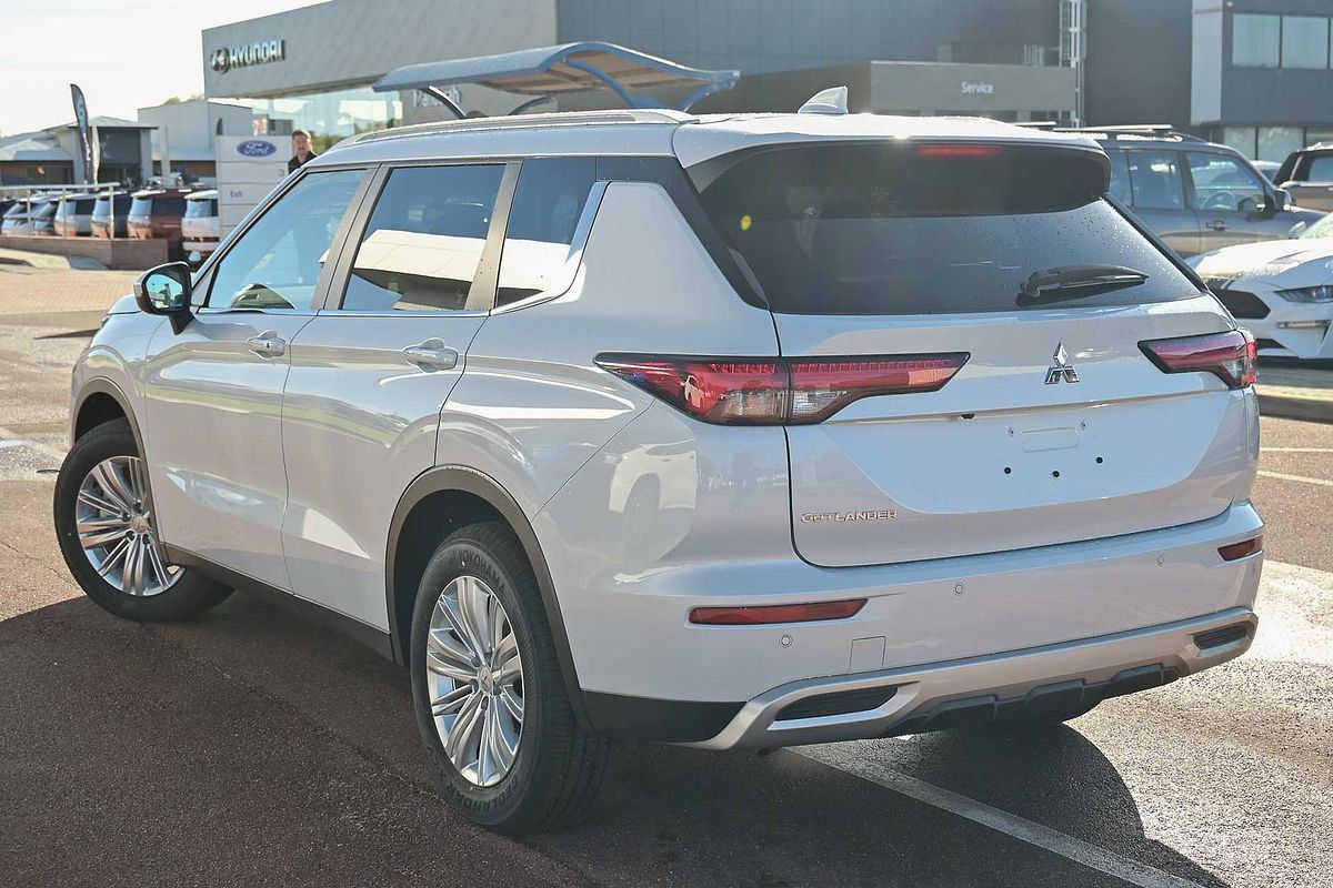 2024 Mitsubishi Outlander LS ZM