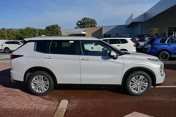 2024 Mitsubishi Outlander LS ZM