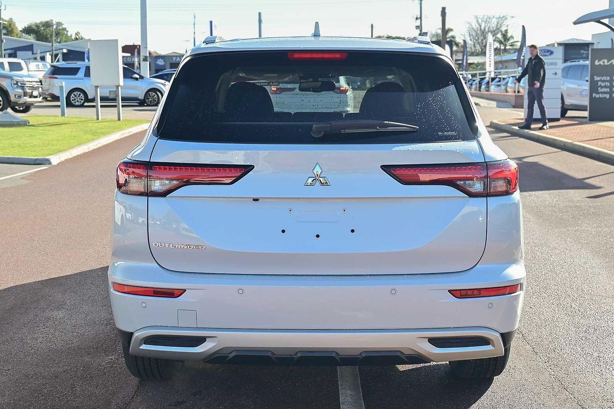 2024 Mitsubishi Outlander LS ZM