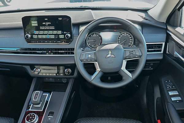 2024 Mitsubishi Outlander LS ZM