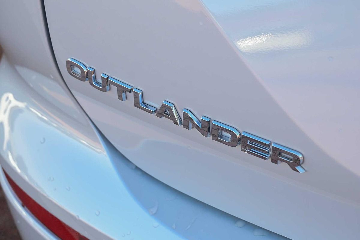 2024 Mitsubishi Outlander LS ZM