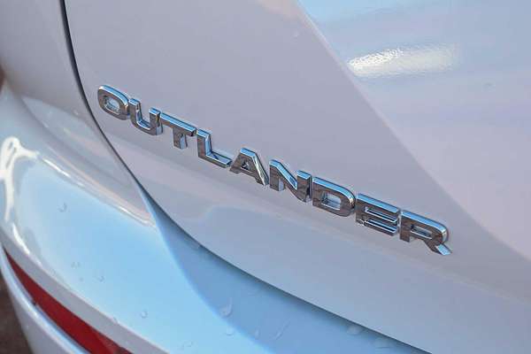 2024 Mitsubishi Outlander LS ZM