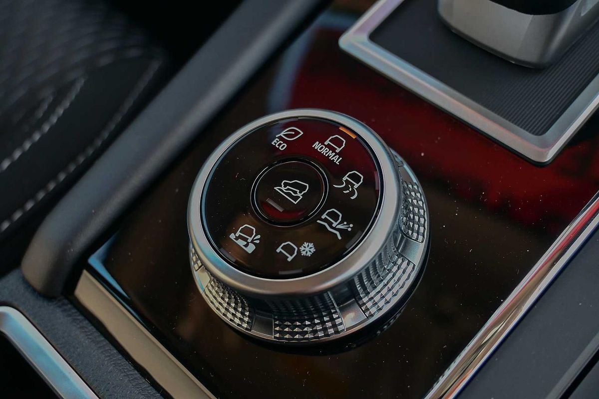 2024 Mitsubishi Outlander LS ZM