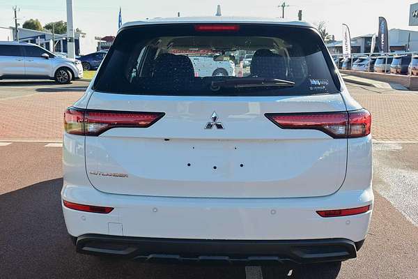 2025 Mitsubishi Outlander ES ZM