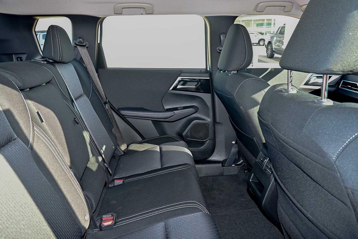 2025 Mitsubishi Outlander ES ZM