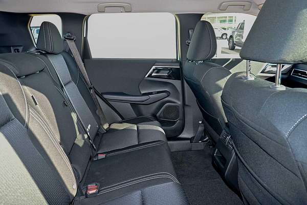 2025 Mitsubishi Outlander ES ZM