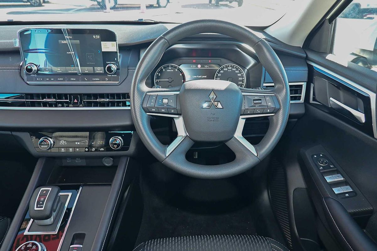 2025 Mitsubishi Outlander ES ZM