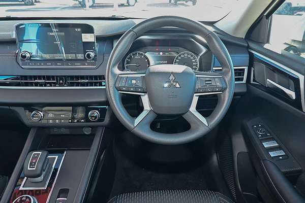 2025 Mitsubishi Outlander ES ZM
