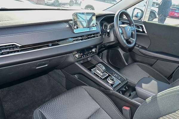 2025 Mitsubishi Outlander ES ZM