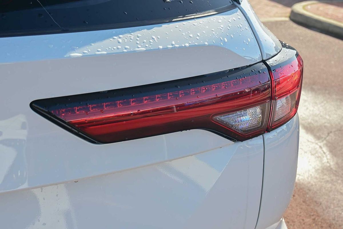 2025 Mitsubishi Outlander ES ZM