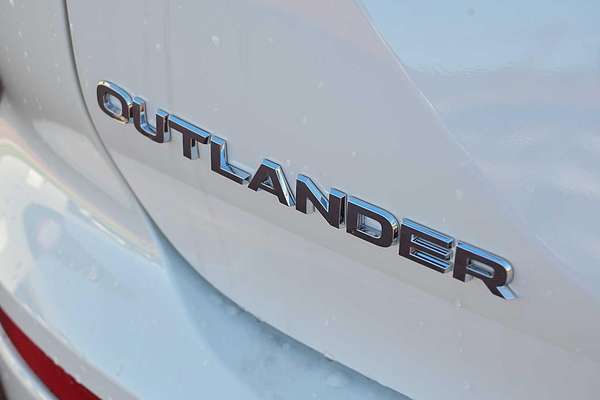 2025 Mitsubishi Outlander ES ZM