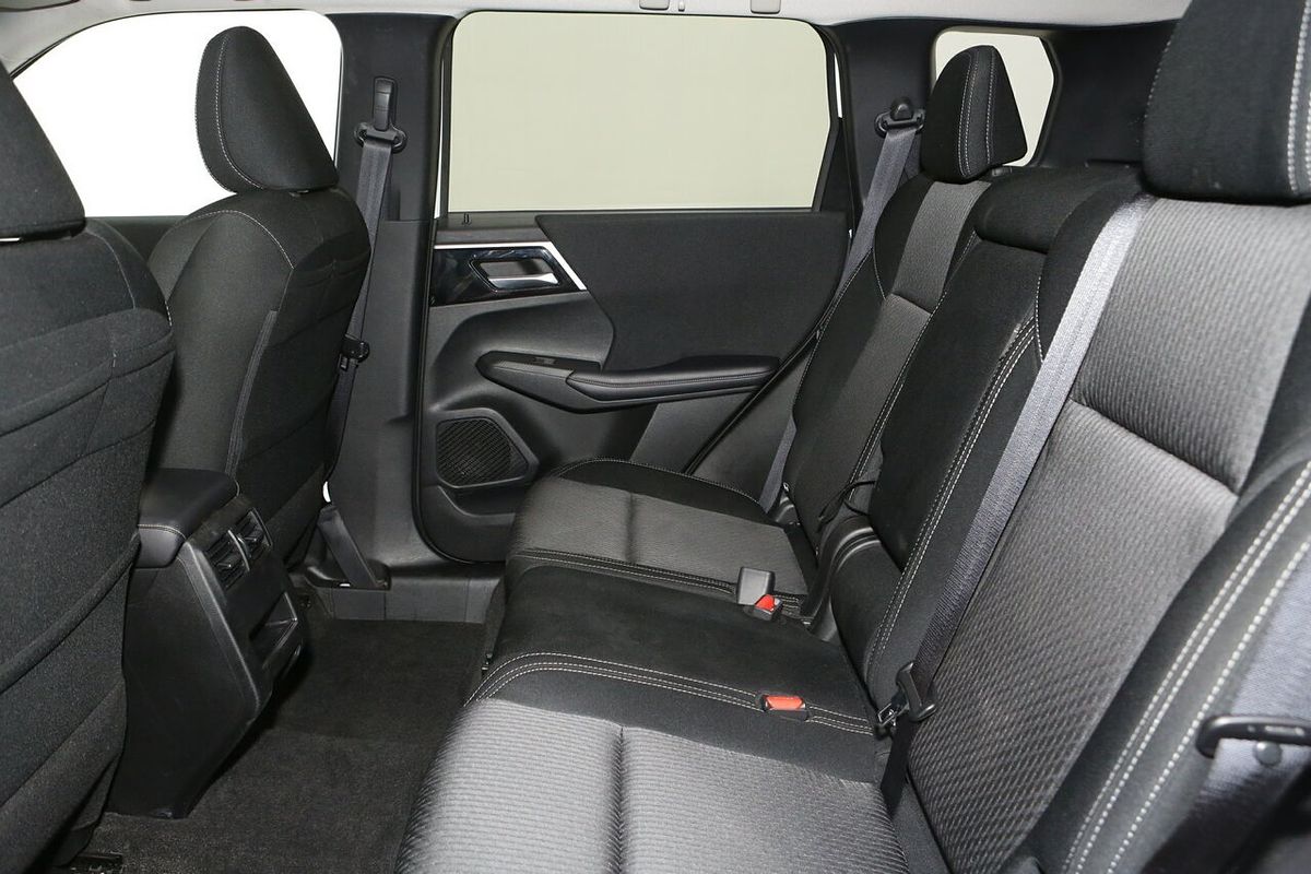 2024 Mitsubishi Outlander LS ZM