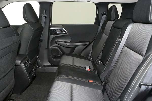 2024 Mitsubishi Outlander LS ZM