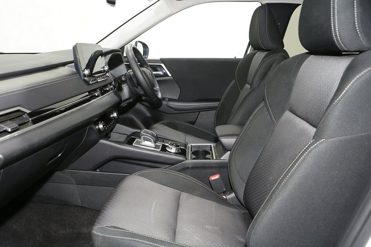 2024 Mitsubishi Outlander LS ZM