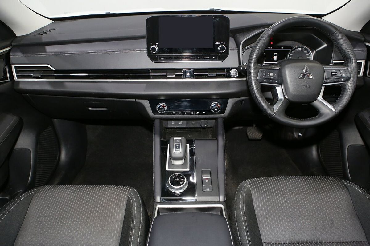 2024 Mitsubishi Outlander LS ZM