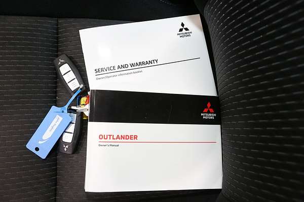 2024 Mitsubishi Outlander LS ZM