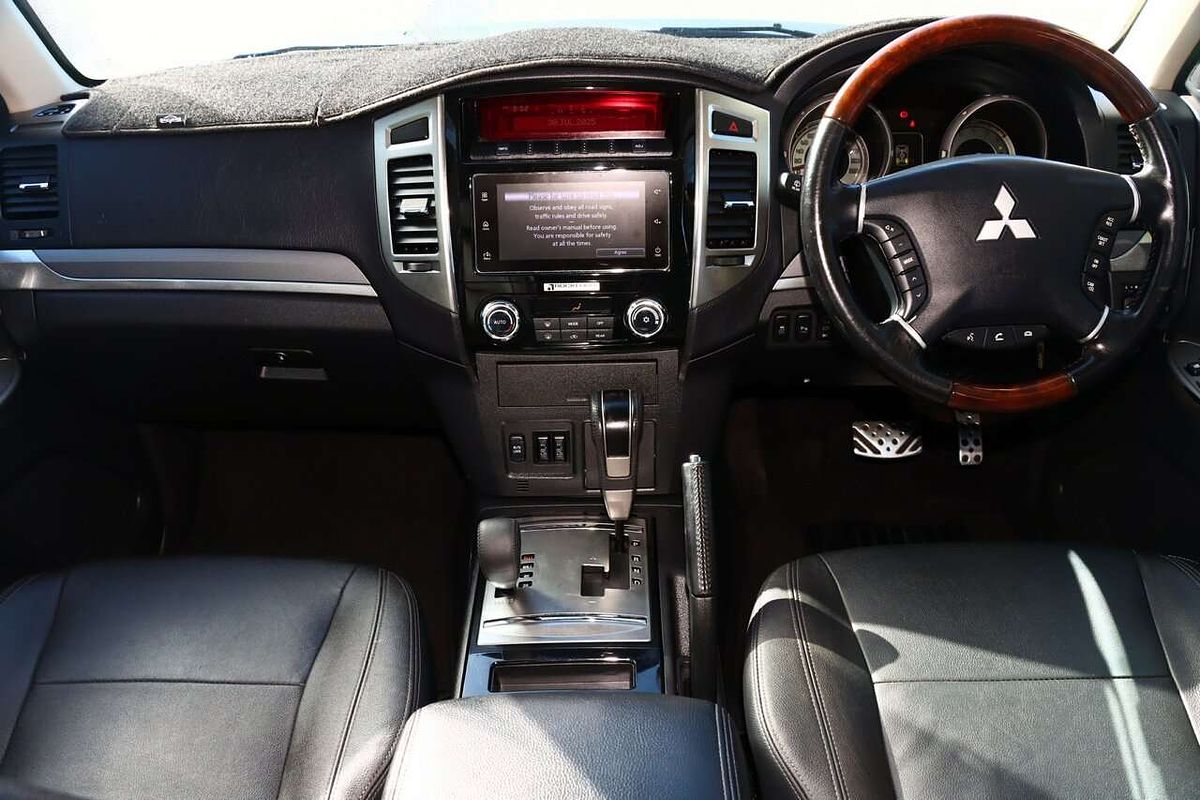 2017 Mitsubishi Pajero Exceed NX